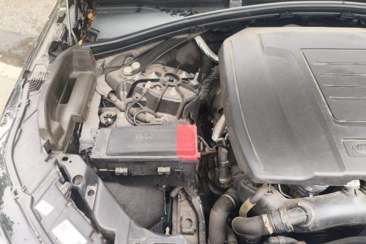 Used Land Rover Range Velar 2025 Dynamic SE Engine Bay Right