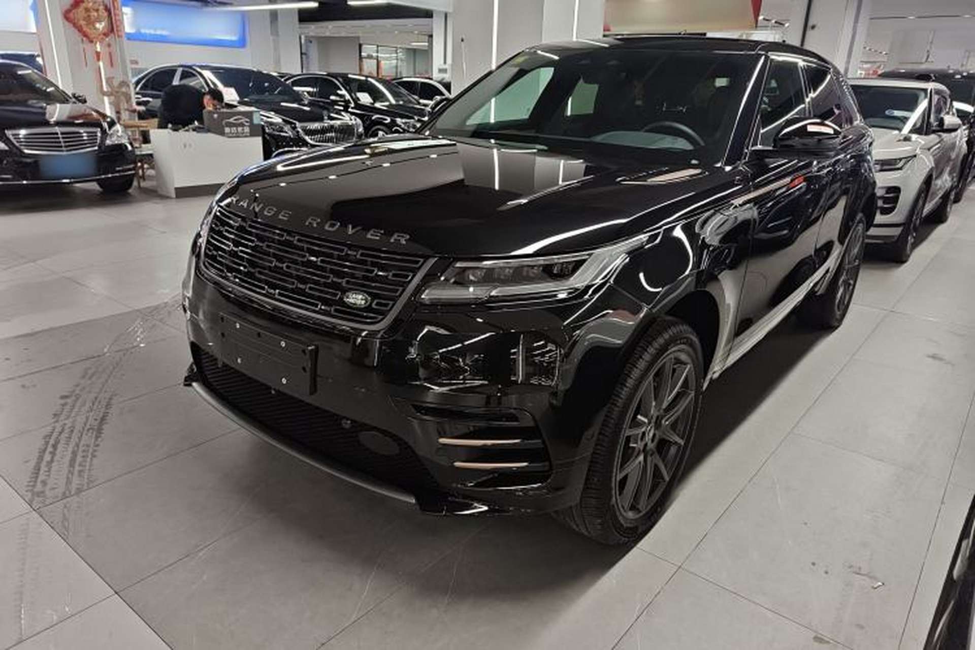 Used Land Rover Range Velar 2025 Dynamic HSE Front Left 45 Deg