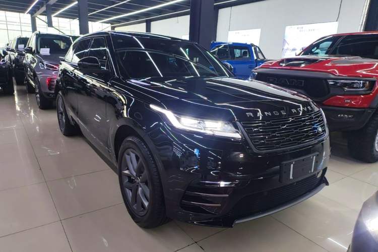 Used Land Rover Range Velar 2025 Dynamic SE Front Right 45 Deg
