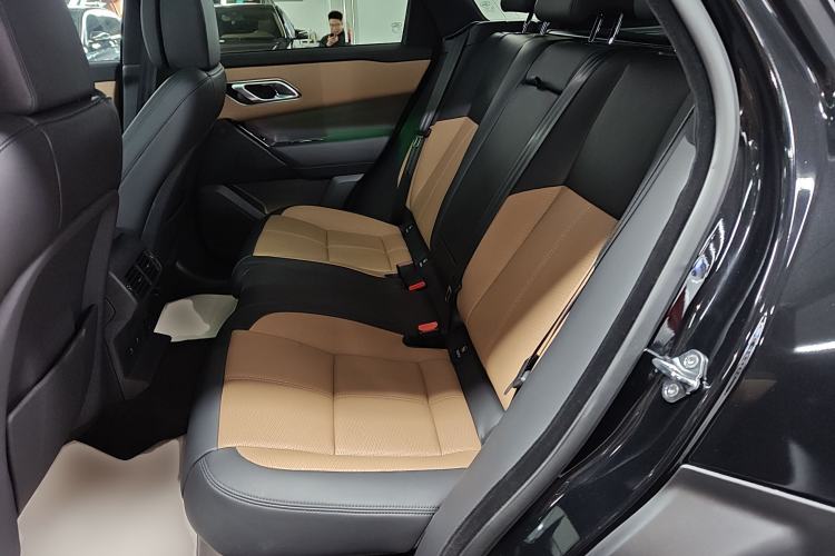 Used Land Rover Range Velar 2025 Dynamic HSE Interior 4