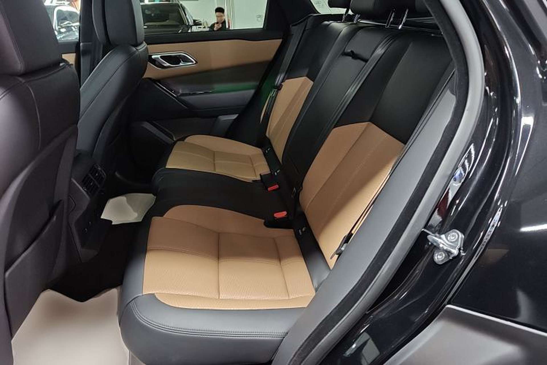 Used Land Rover Range Velar 2025 Dynamic HSE Interior 4