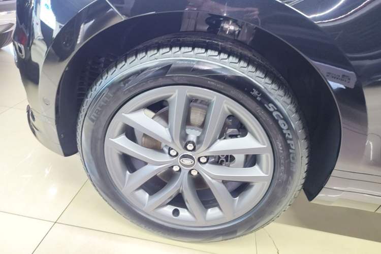 Used Land Rover Range Velar 2025 Dynamic SE Left Front Wheel Hub