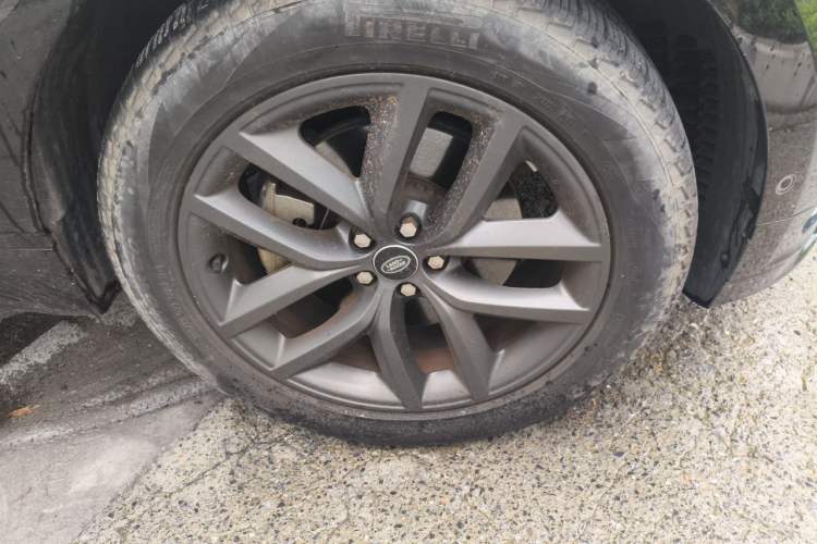 Used Land Rover Range Velar 2025 Dynamic SE Right Front Wheel Hub