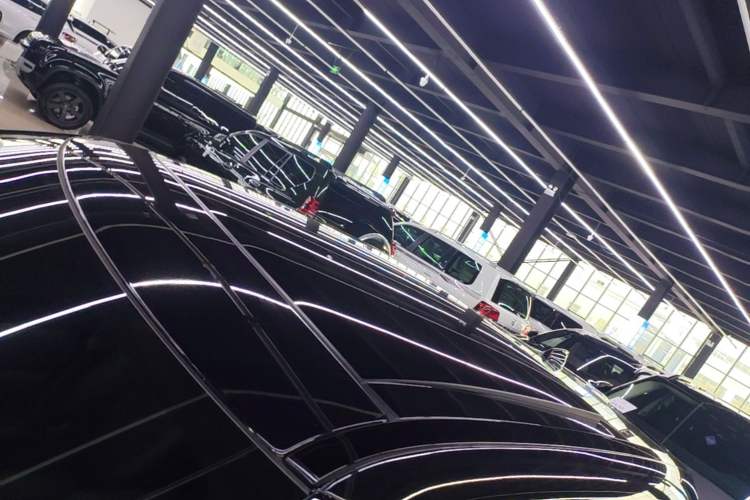 Used Land Rover Range Velar 2025 Dynamic SE Roof