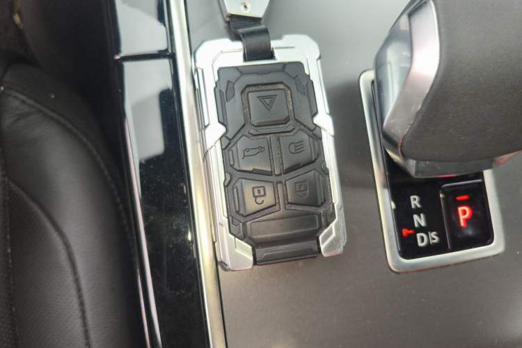 Used Land Rover Range Velar 2025 Dynamic SE Vehicle Key