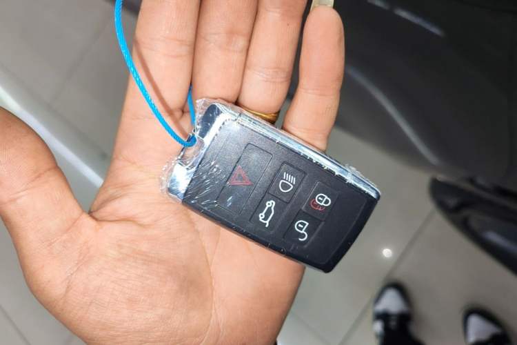 Used Land Rover Range Velar 2025 Dynamic SE Vehicle Key