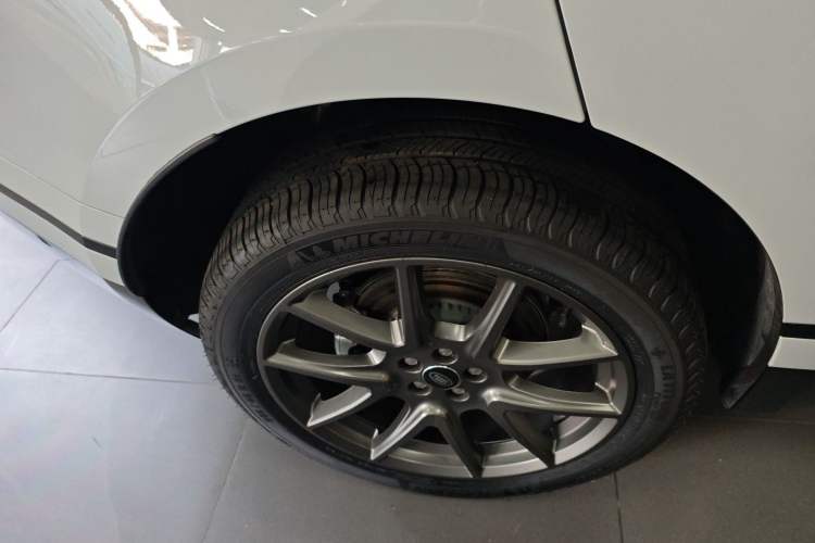 Used Land Rover Range Velar 2025 Dynamic HSE Exterior 8