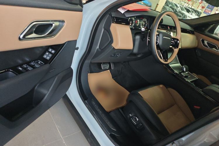 Used Land Rover Range Velar 2025 Dynamic HSE Interior 3