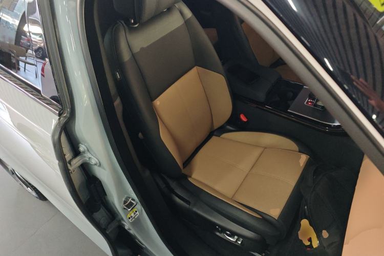 Used Land Rover Range Velar 2025 Dynamic HSE Right Front Seat