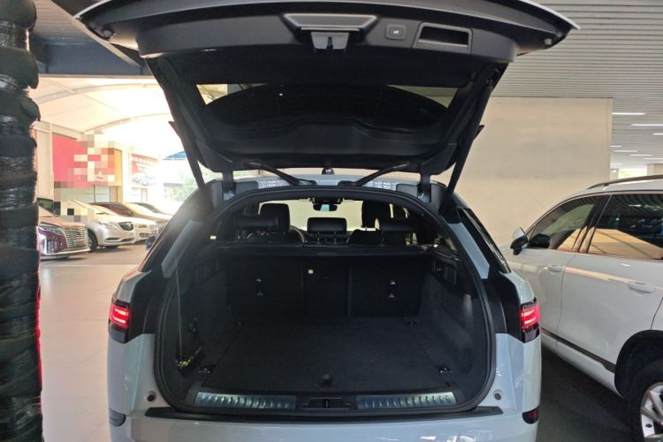 Used Land Rover Range Velar 2025 Dynamic HSE Trunk