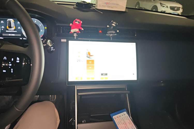 Used Land Rover Range Velar 2025 Dynamic SE Audio And AC Panel
