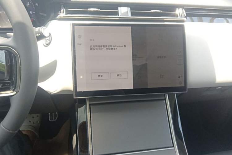 Used Land Rover Range Velar 2025 Dynamic SE Audio And AC Panel