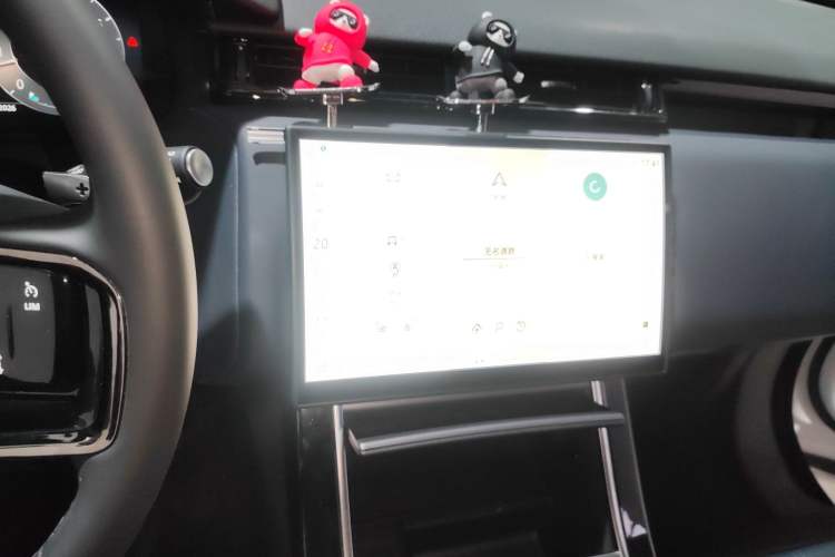 Used Land Rover Range Velar 2025 Dynamic SE Audio And AC Panel