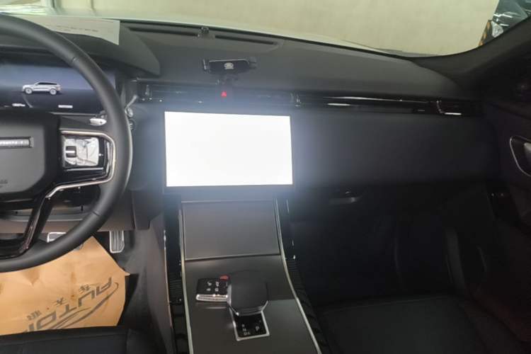 Used Land Rover Range Velar 2025 Dynamic SE Audio And AC Panel