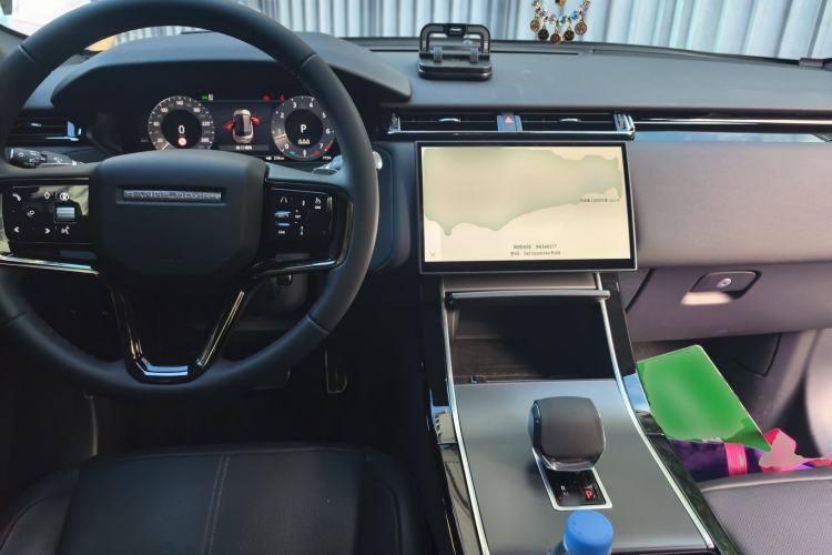 Used Land Rover Range Velar 2025 Dynamic SE Center Console