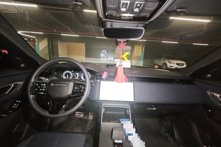 Used Land Rover Range Velar 2025 Dynamic SE Center Console