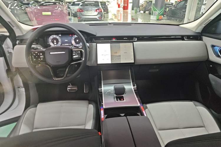 Used Land Rover Range Velar 2025 Dynamic SE Center Console
