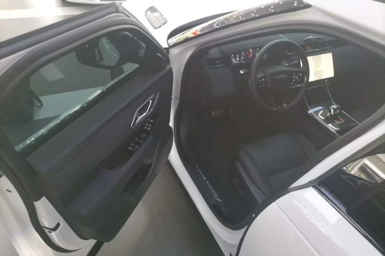Used Land Rover Range Velar 2025 Dynamic SE Driver Seat
