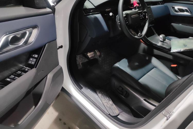 Used Land Rover Range Velar 2025 Dynamic SE Driver Seat