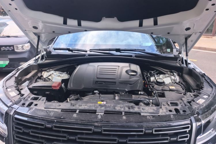 Used Land Rover Range Velar 2025 Dynamic SE Engine Bay
