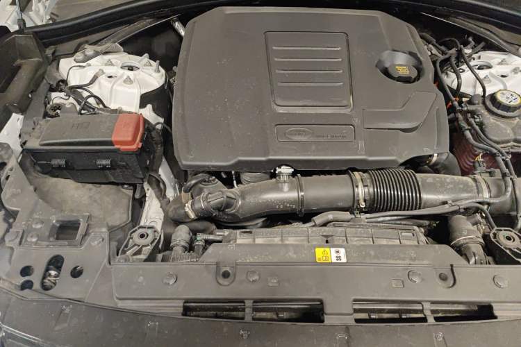 Used Land Rover Range Velar 2025 Dynamic SE Engine Bay