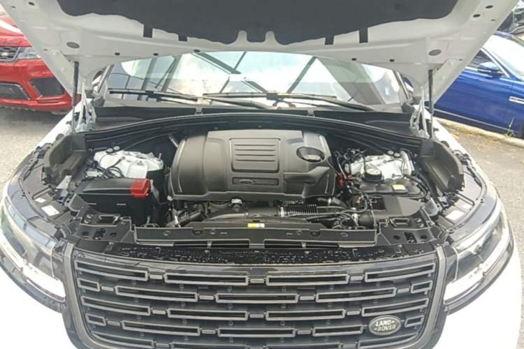 Used Land Rover Range Velar 2025 Dynamic SE Engine Bay