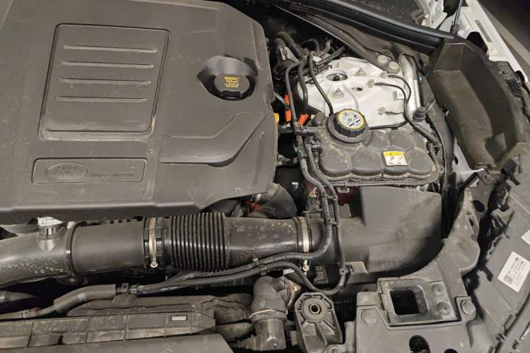 Used Land Rover Range Velar 2025 Dynamic SE Engine Bay Left