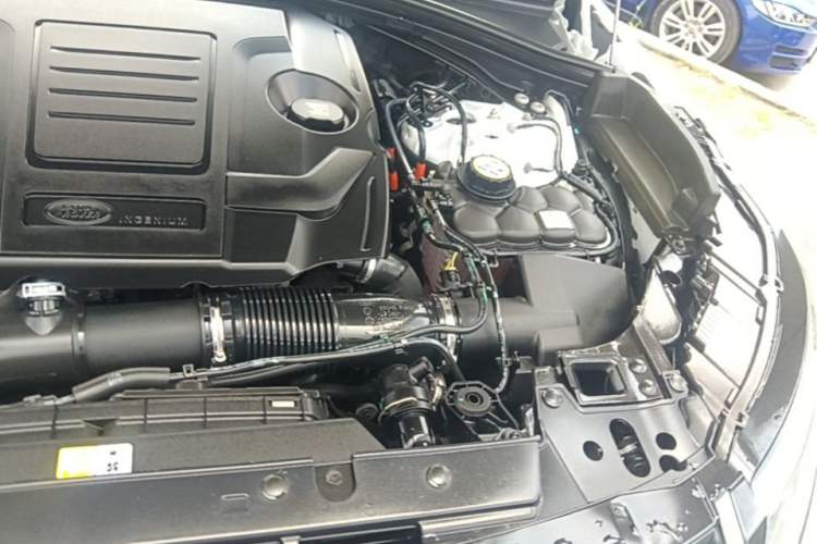 Used Land Rover Range Velar 2025 Dynamic SE Engine Bay Left