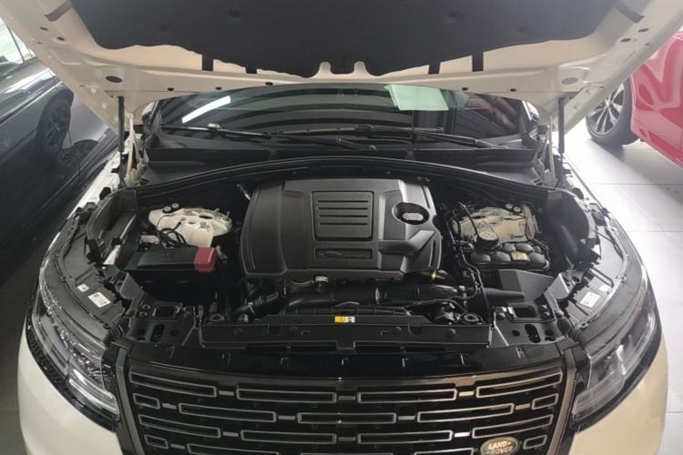 Used Land Rover Range Velar 2025 Dynamic SE Engine Bay