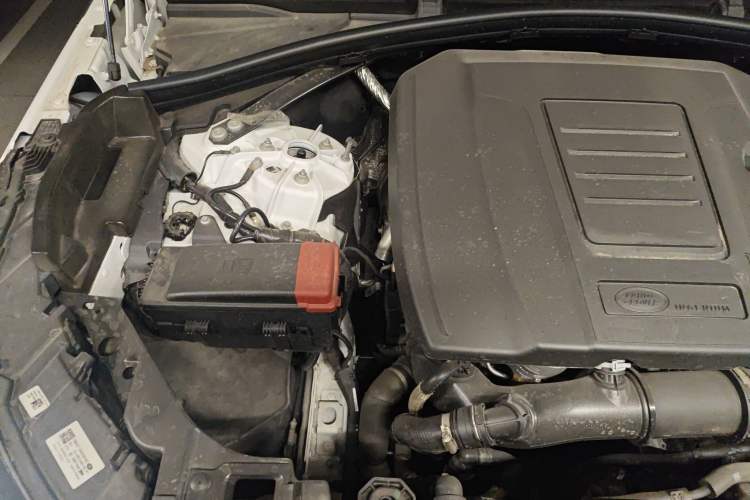 Used Land Rover Range Velar 2025 Dynamic SE Engine Bay Right
