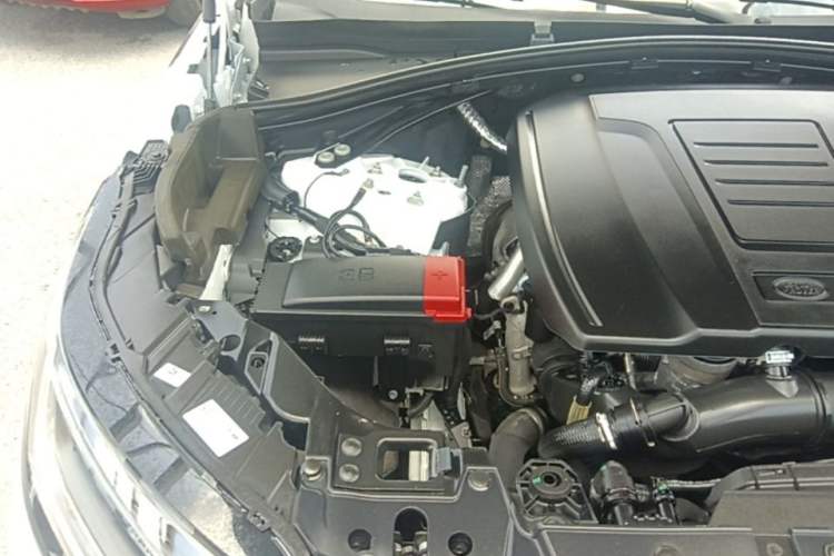 Used Land Rover Range Velar 2025 Dynamic SE Engine Bay Right