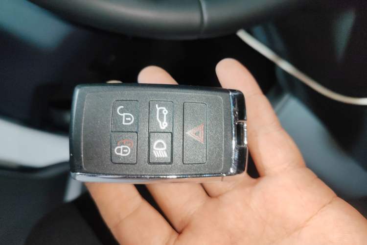 Used Land Rover Range Velar 2025 Dynamic SE Interior 1