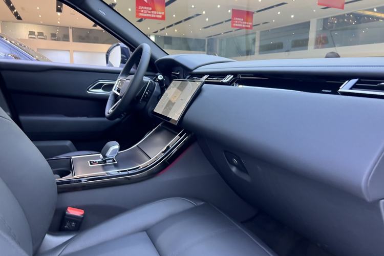 Used Land Rover Range Velar 2025 Dynamic SE Interior 10