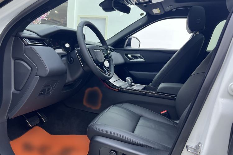 Used Land Rover Range Velar 2025 Dynamic SE Interior 6