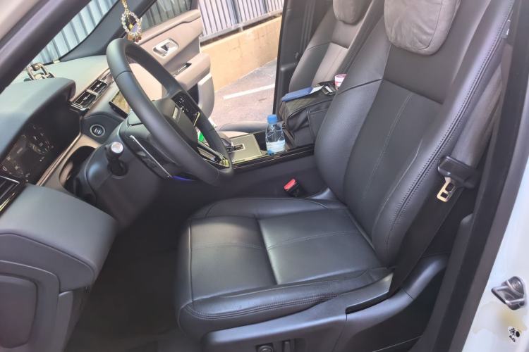Used Land Rover Range Velar 2025 Dynamic SE Left Front Seat