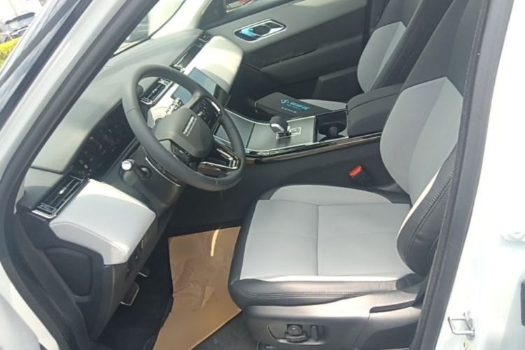 Used Land Rover Range Velar 2025 Dynamic SE Left Front Seat