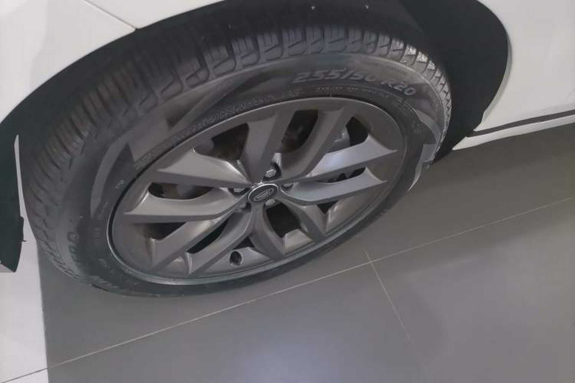 Used Land Rover Range Velar 2025 Dynamic SE Left Front Wheel Hub
