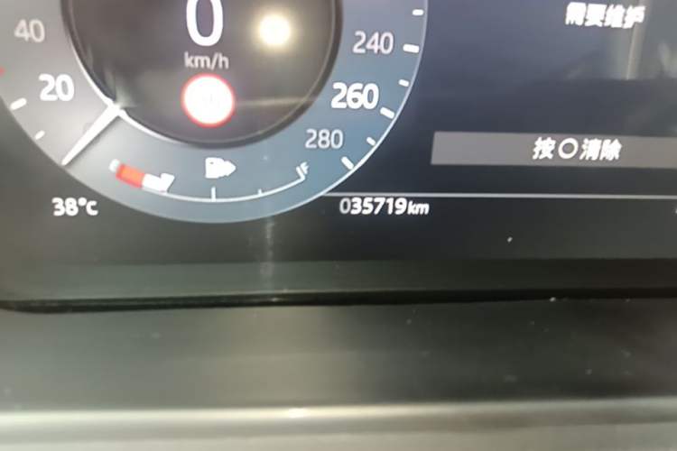 Used Land Rover Range Velar 2025 Dynamic SE Odometer Close Up