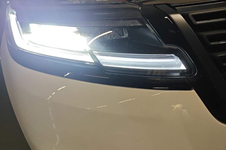 Used Land Rover Range Velar 2025 Dynamic SE Right Front Headlight