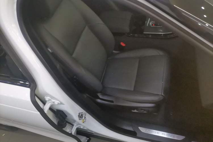 Used Land Rover Range Velar 2025 Dynamic SE Right Front Seat