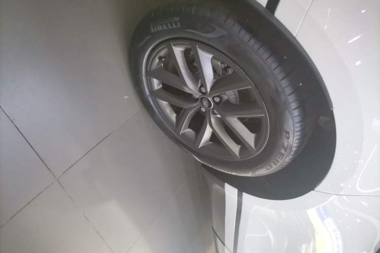 Used Land Rover Range Velar 2025 Dynamic SE Right Rear Wheel Hub