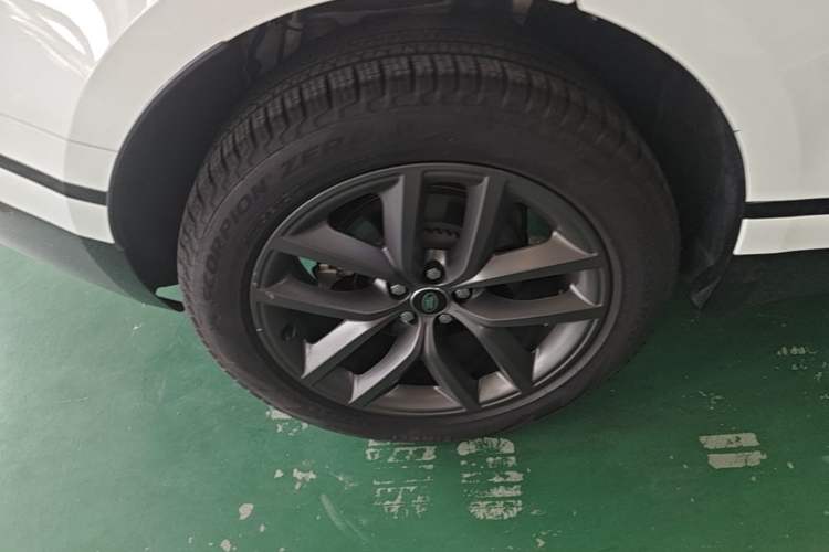 Used Land Rover Range Velar 2025 Dynamic SE Right Rear Wheel Hub