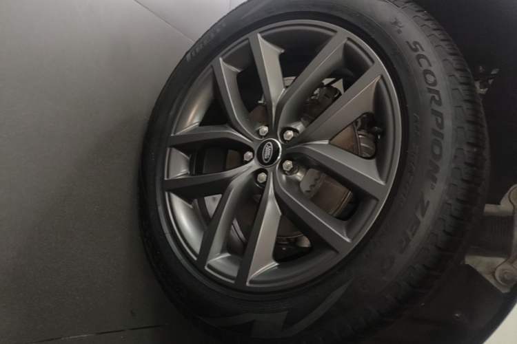 Used Land Rover Range Velar 2025 Dynamic SE Right Rear Wheel Hub
