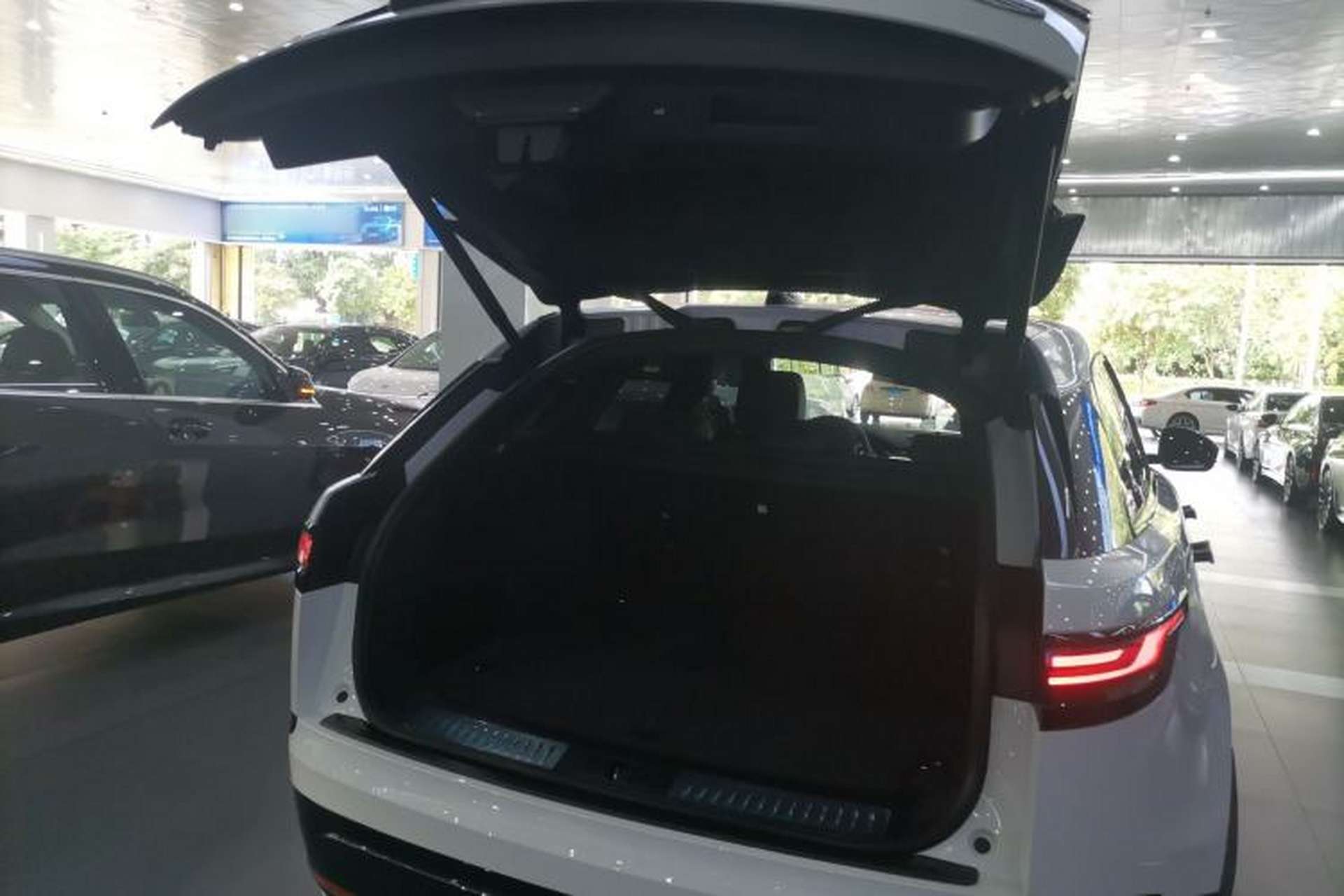 Used Land Rover Range Velar 2025 Dynamic SE Trunk