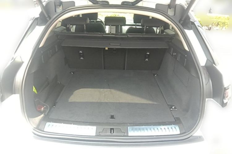 Used Land Rover Range Velar 2025 Dynamic SE Trunk