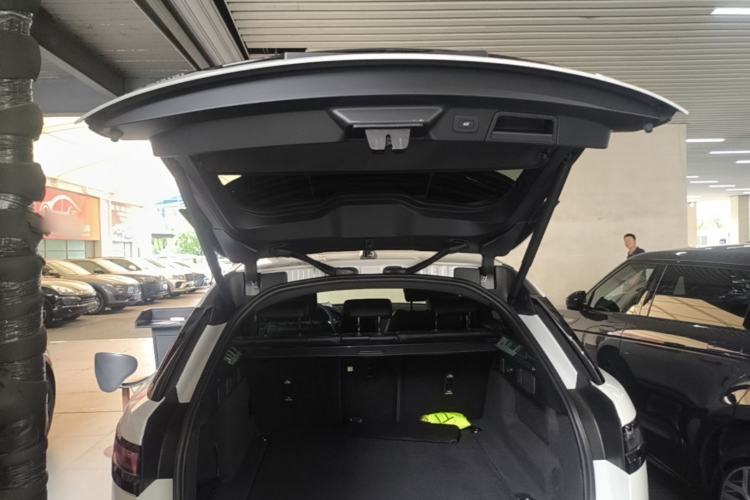 Used Land Rover Range Velar 2025 Dynamic SE Trunk