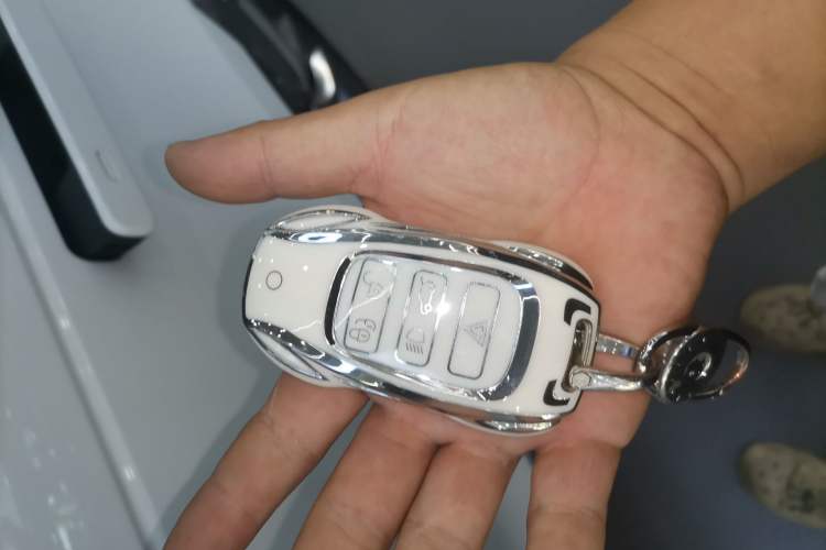 Used Land Rover Range Velar 2025 Dynamic SE Vehicle Key