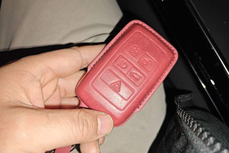 Used Land Rover Range Velar 2025 Dynamic SE Vehicle Key