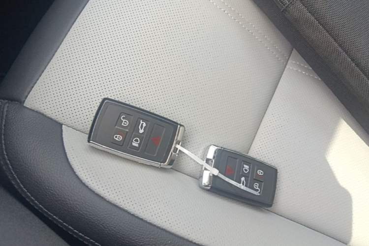 Used Land Rover Range Velar 2025 Dynamic SE Vehicle Key