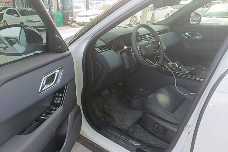 Used Land Rover Range Velar 2026 250 PS S Driver Seat